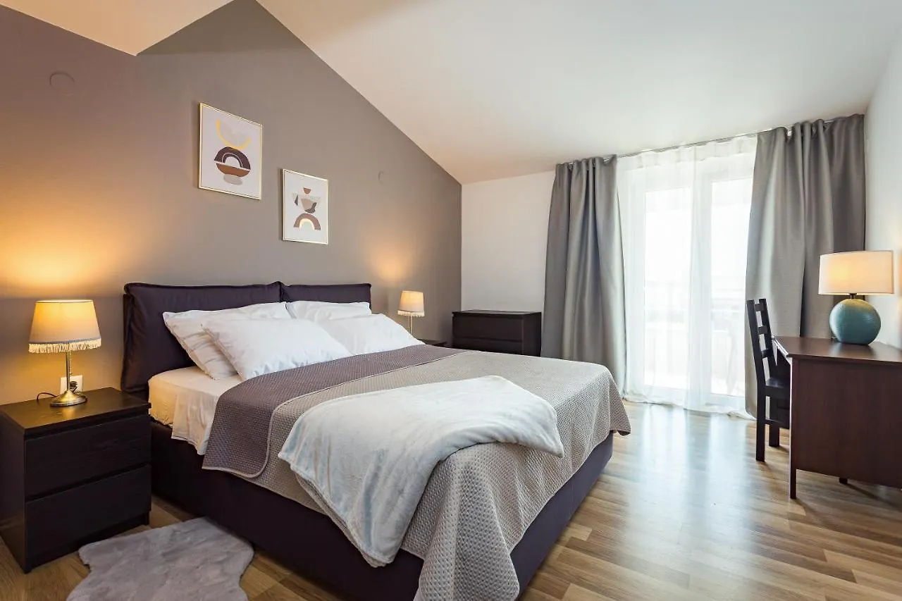 Apartments And Rooms Alenka2 Banjole Croatia
