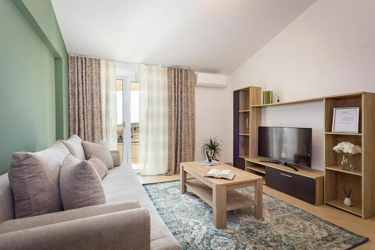 Apartments And Rooms Alenka2 Banjole 0*,