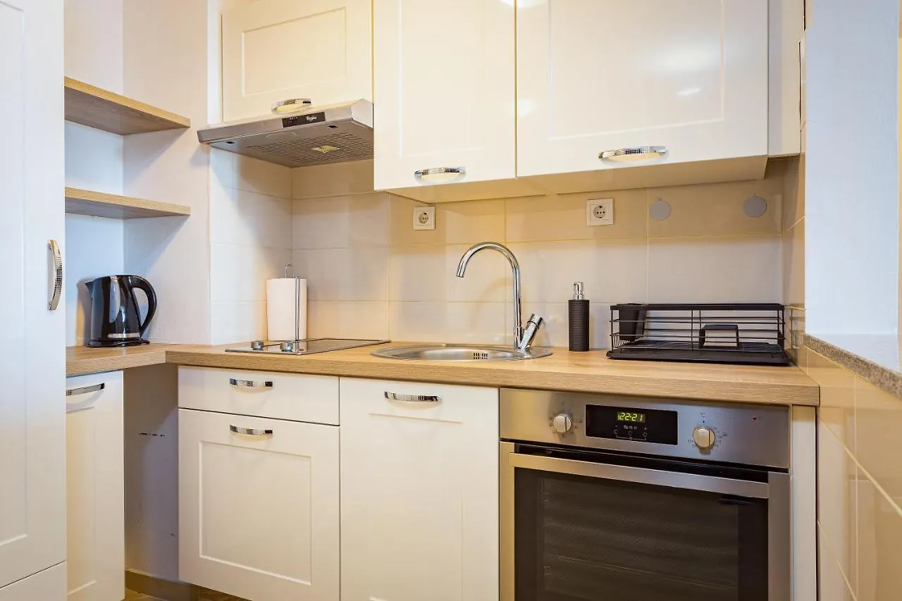Apartments And Rooms Alenka2 Banjole