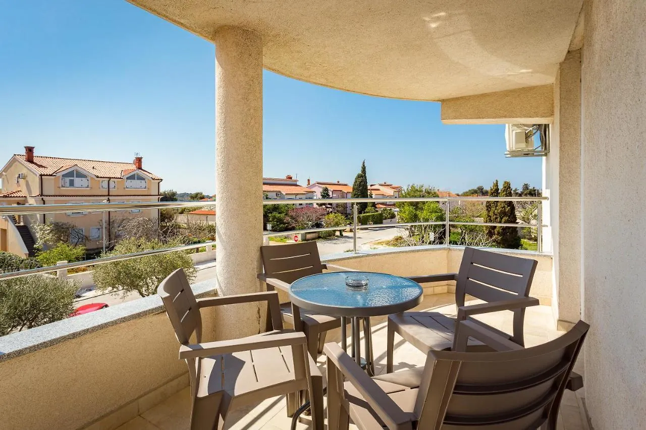 Apartments And Rooms Alenka2 Banjole 0*,  Croatia