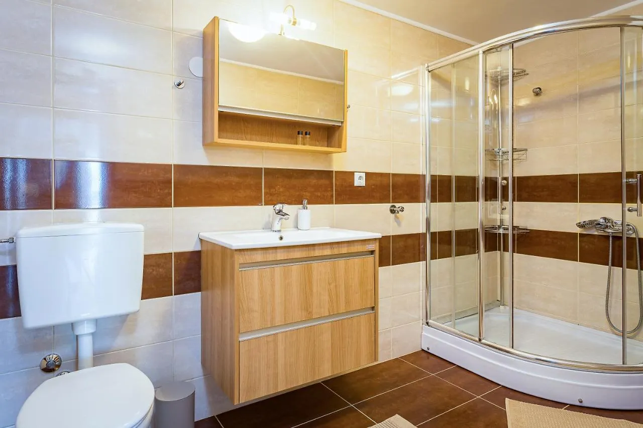 Apartments And Rooms Alenka2 Banjole 0*,  Croatia