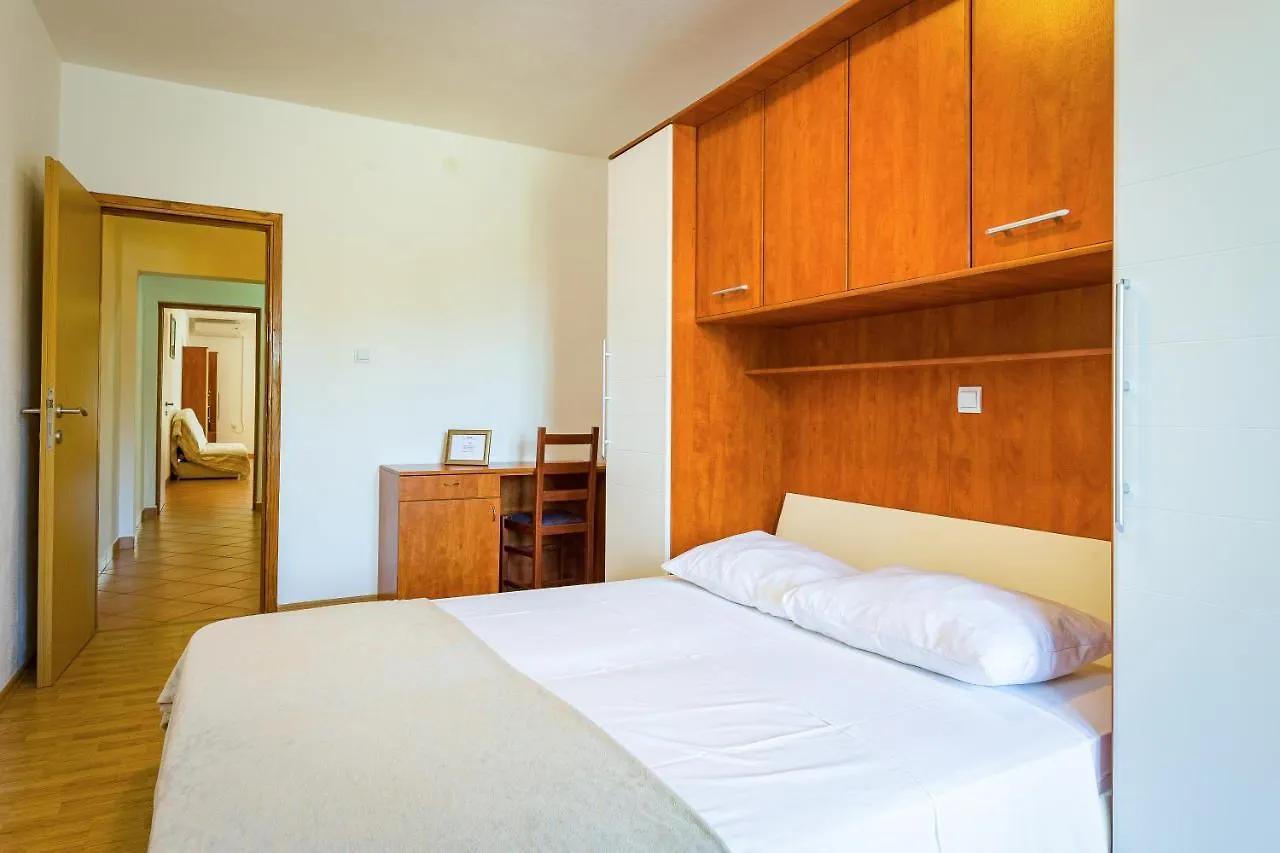 Apartments And Rooms Alenka2 Banjole Croatia
