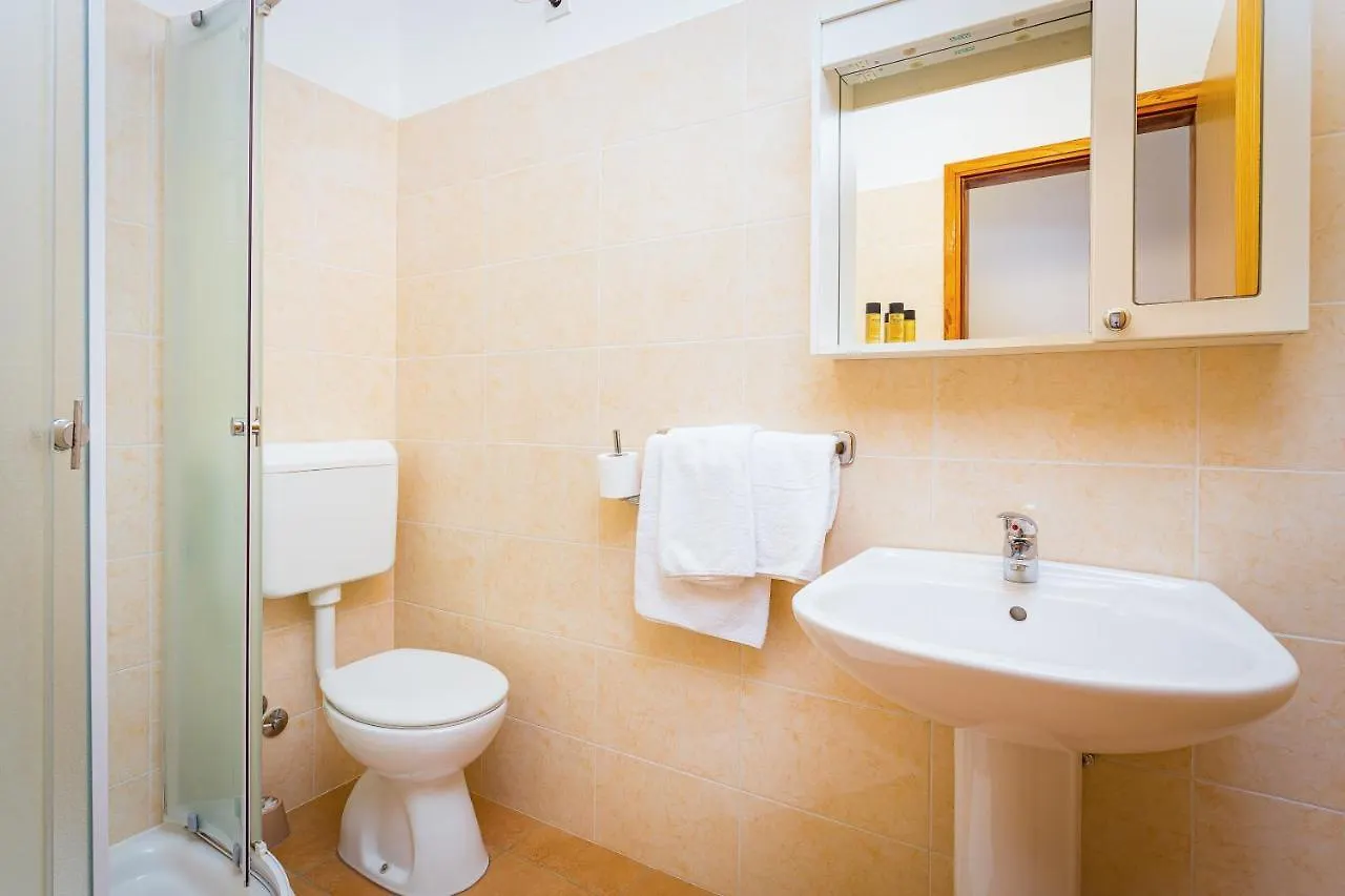 Apartments And Rooms Alenka2 Banjole Croatia