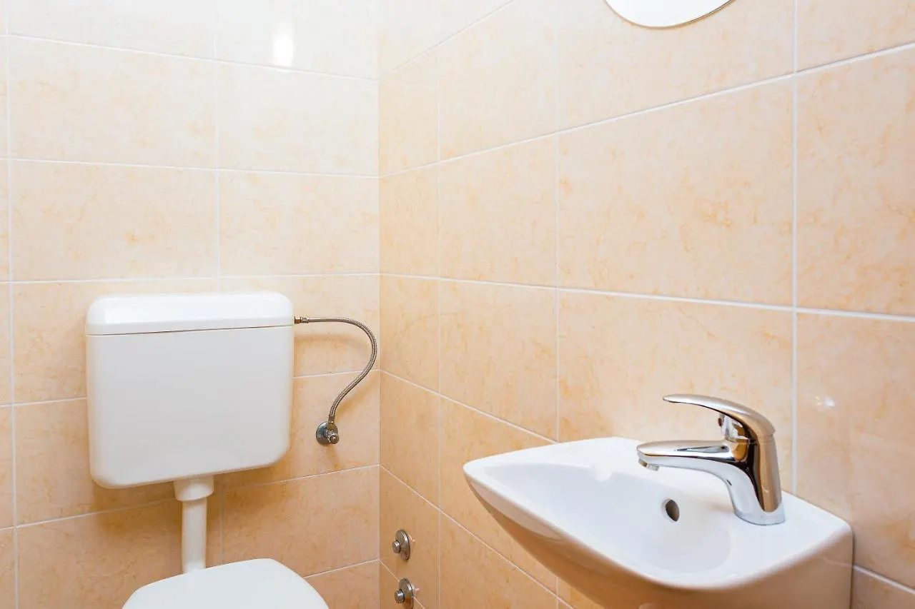 Apartments And Rooms Alenka2 Banjole
