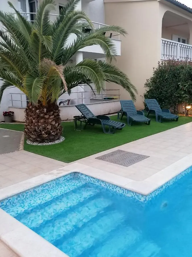 Apartments And Rooms Alenka2 Banjole