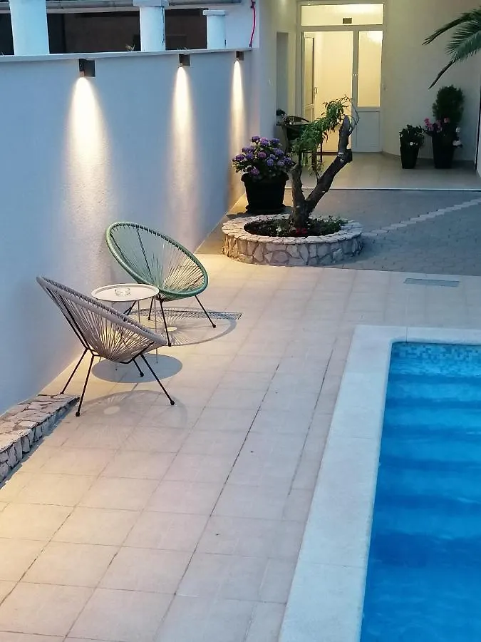 Apartments And Rooms Alenka2 Banjole