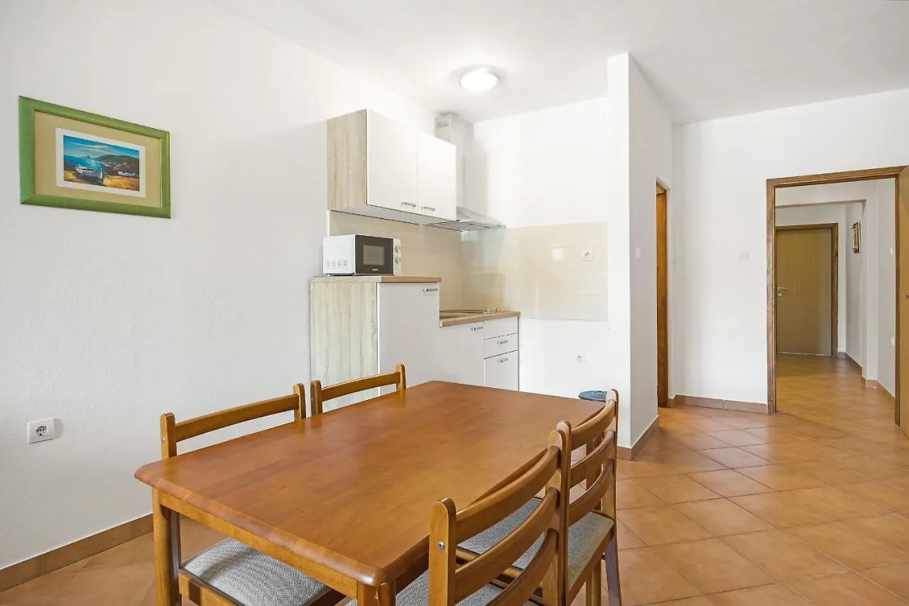 Apartments And Rooms Alenka2 Banjole