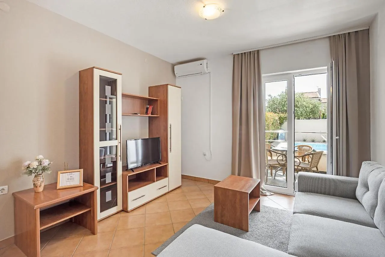 Apartments And Rooms Alenka2 Banjole