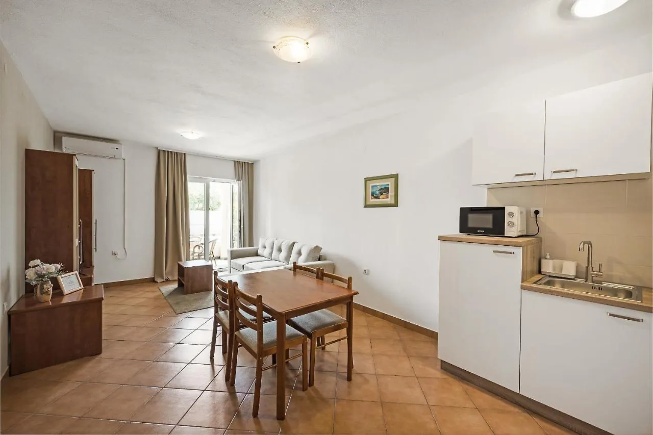 Apartments And Rooms Alenka2 Banjole