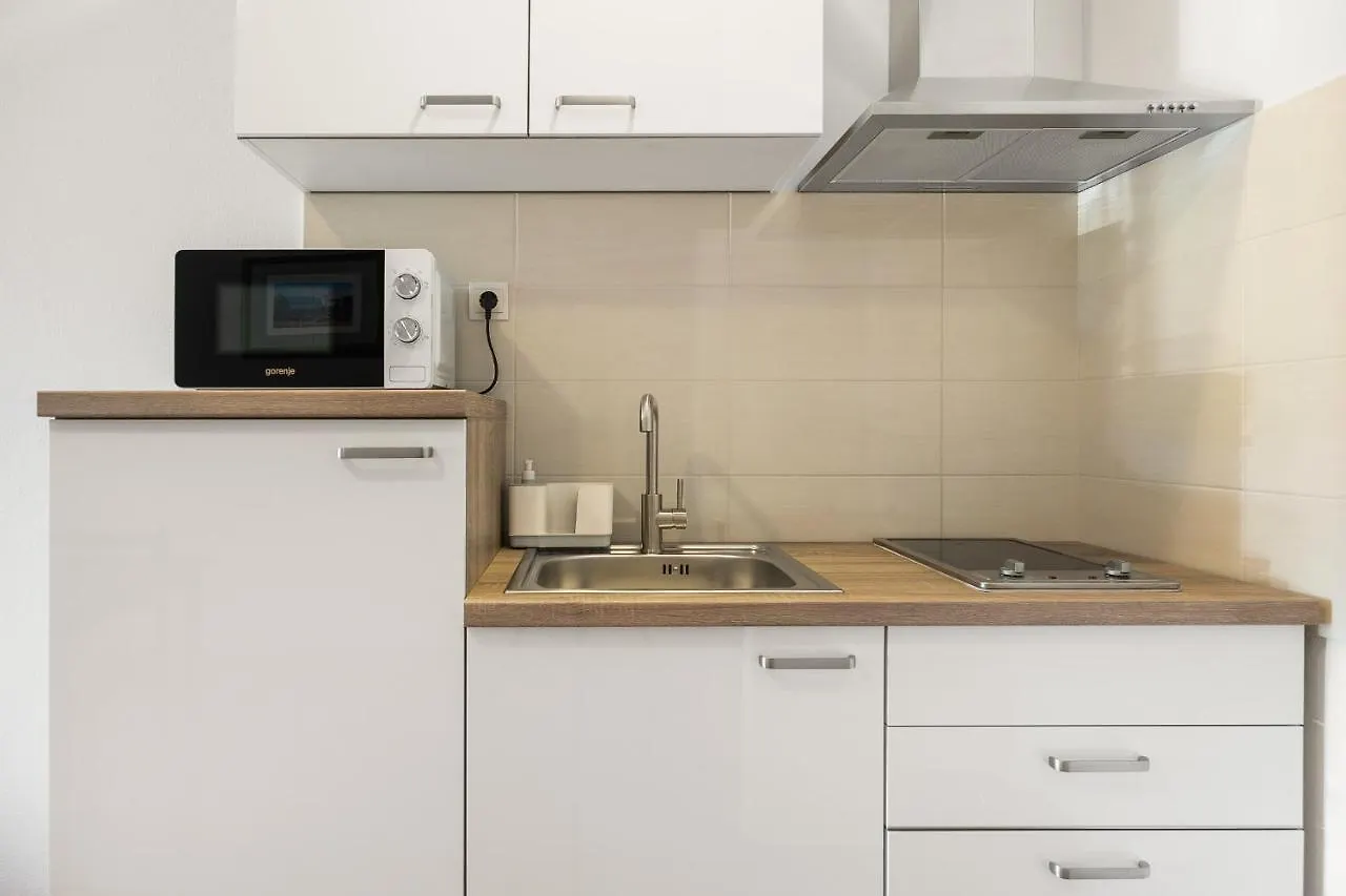 Apartments And Rooms Alenka2 Banjole Croatia