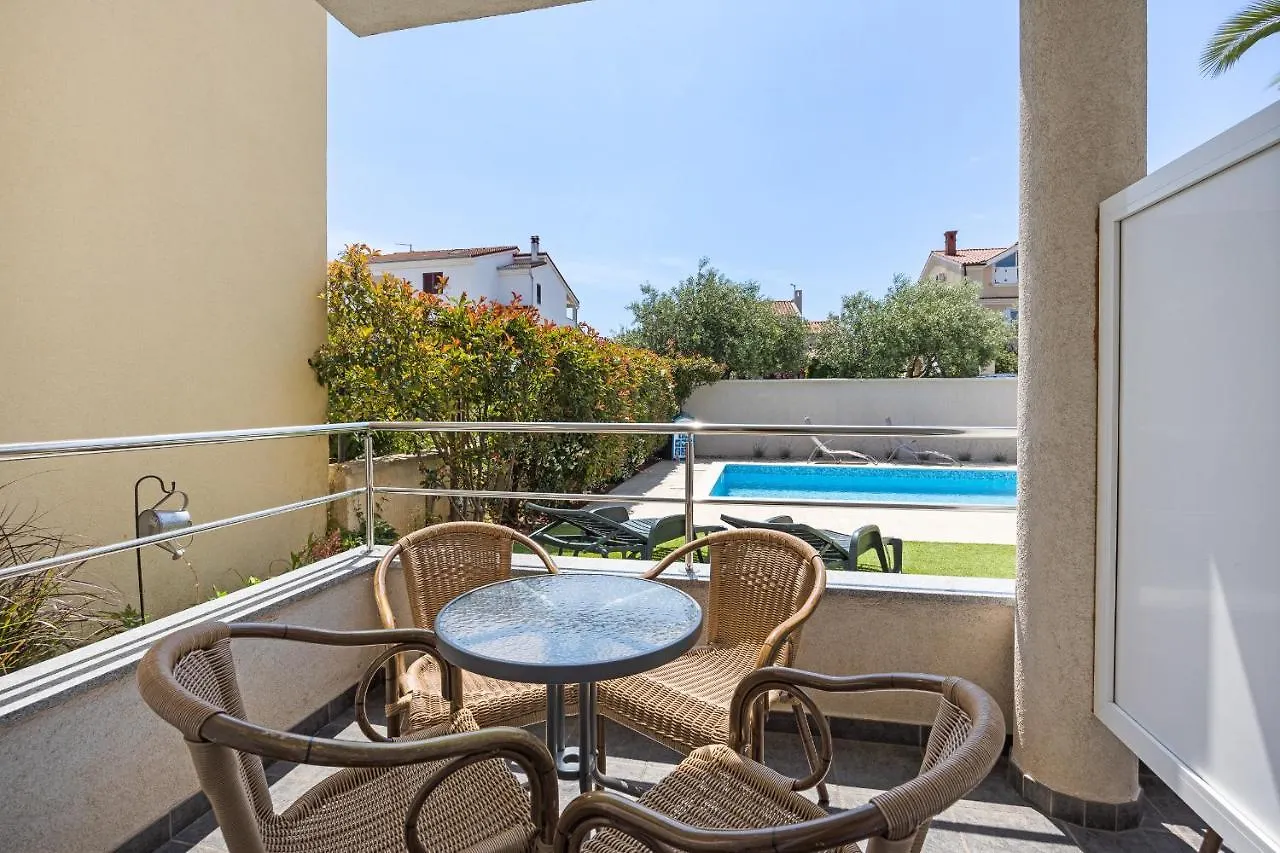 Apartments And Rooms Alenka2 Banjole