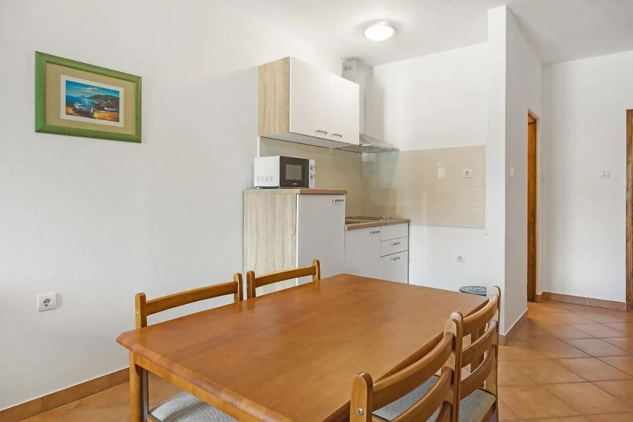 Apartments And Rooms Alenka2 Banjole 0*,  Croatia